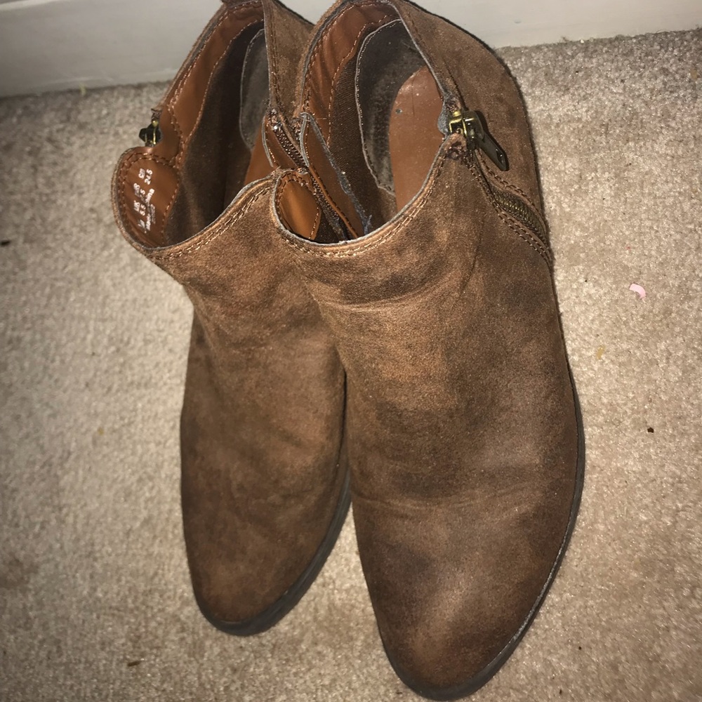 BROWN BOOTIES